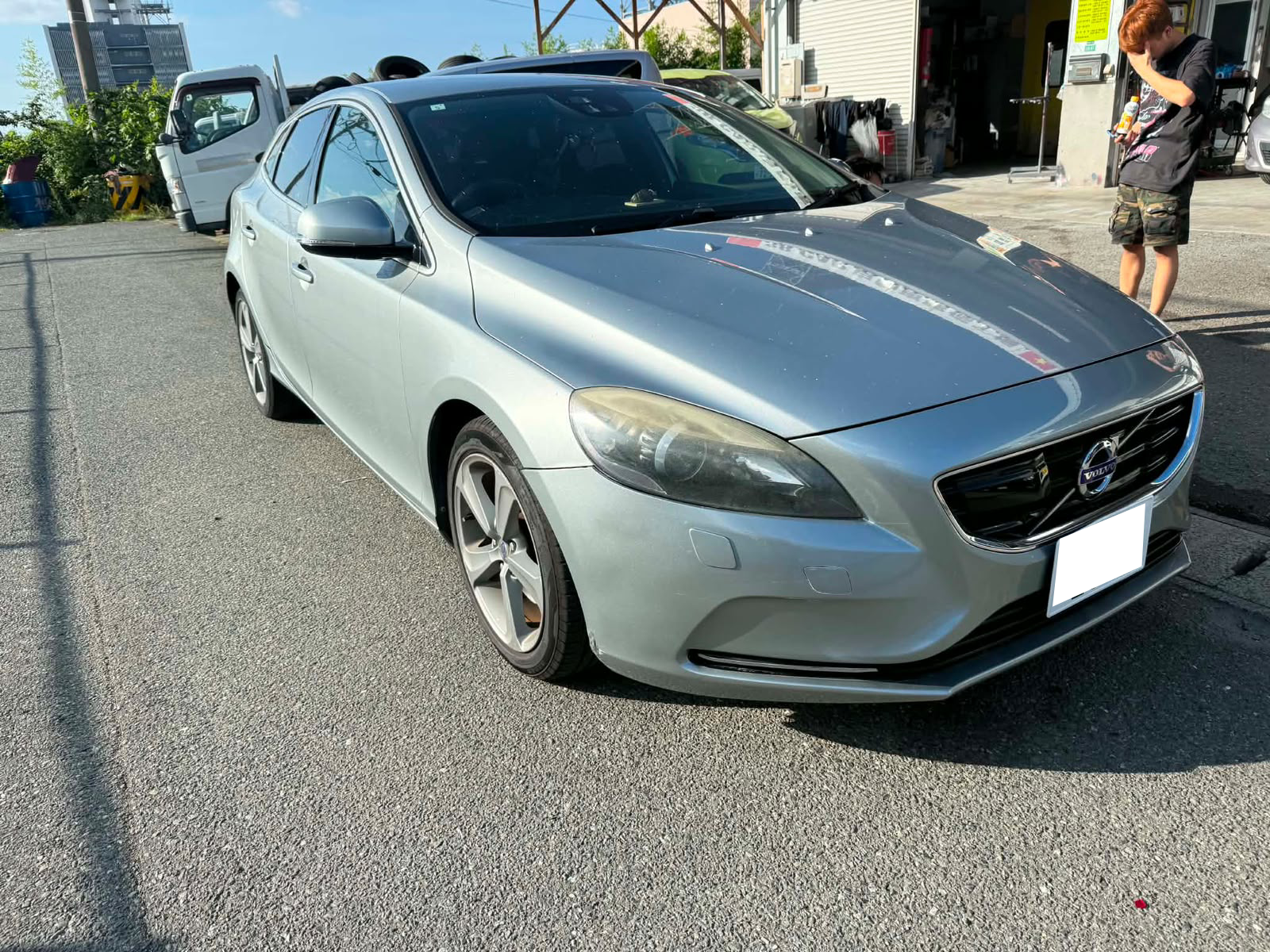 VOLVO V40 T4